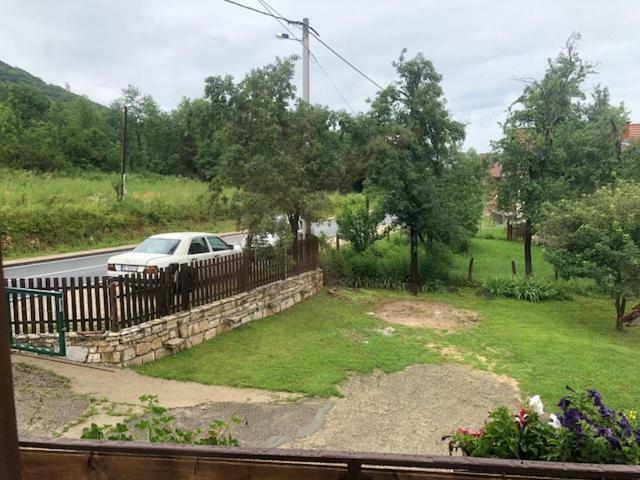 Apartman Nina Licko Petrovo Selo Экстерьер фото