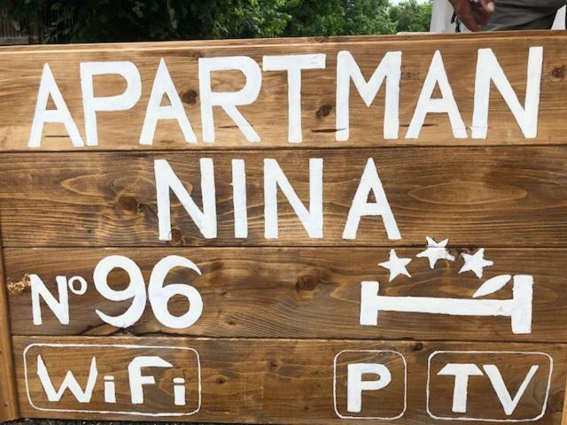 Apartman Nina Licko Petrovo Selo Экстерьер фото