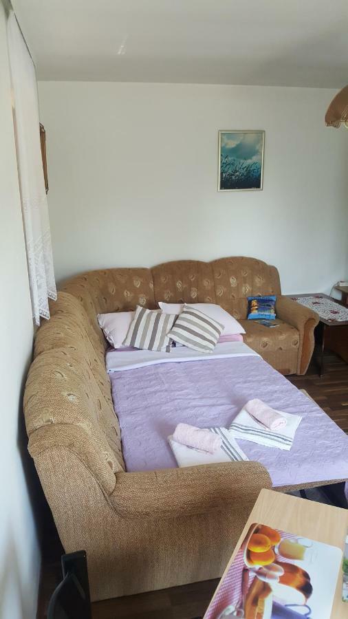 Apartman Nina Licko Petrovo Selo Экстерьер фото