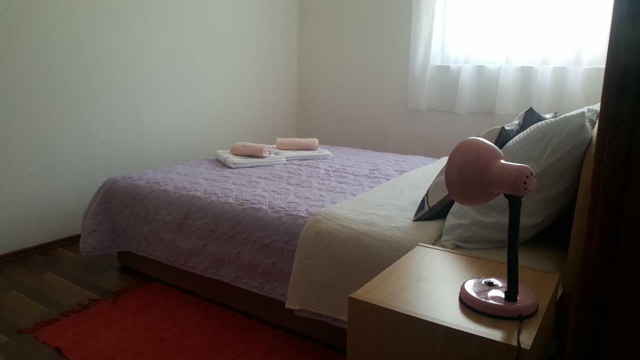 Apartman Nina Licko Petrovo Selo Экстерьер фото