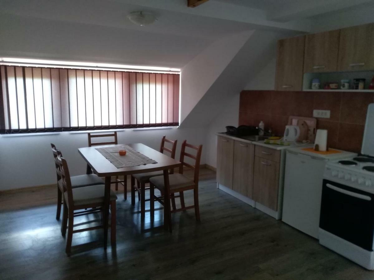 Apartman Nina Licko Petrovo Selo Экстерьер фото